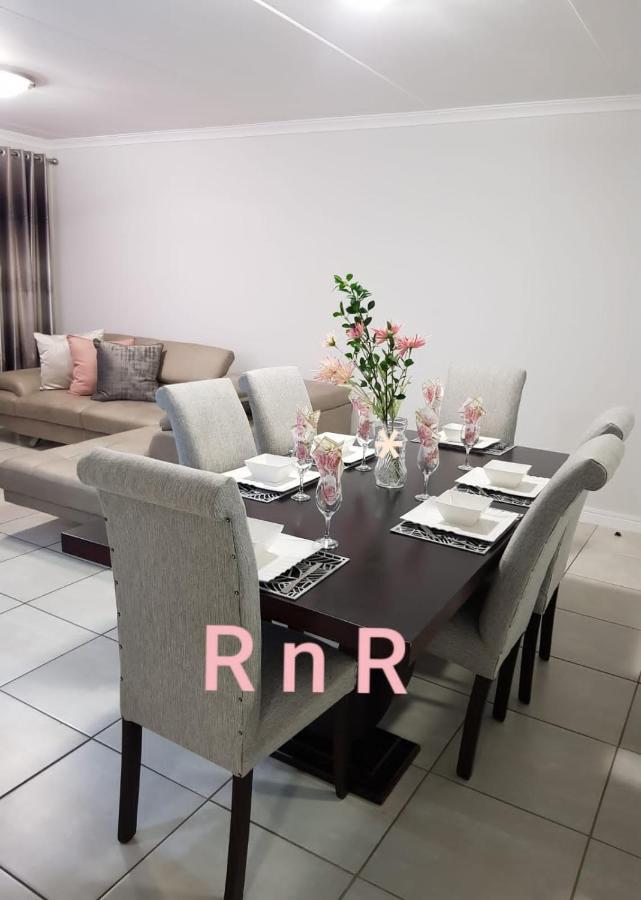 Rnr Crystal Lagoon Appartement Pretoria-Noord Buitenkant foto